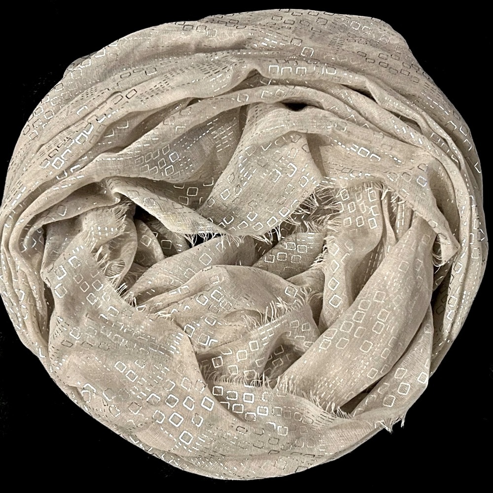 NWOT BETSEY JOHNSON Metallic Silver & Gray Infinity Scarf - Picture 2 of 5